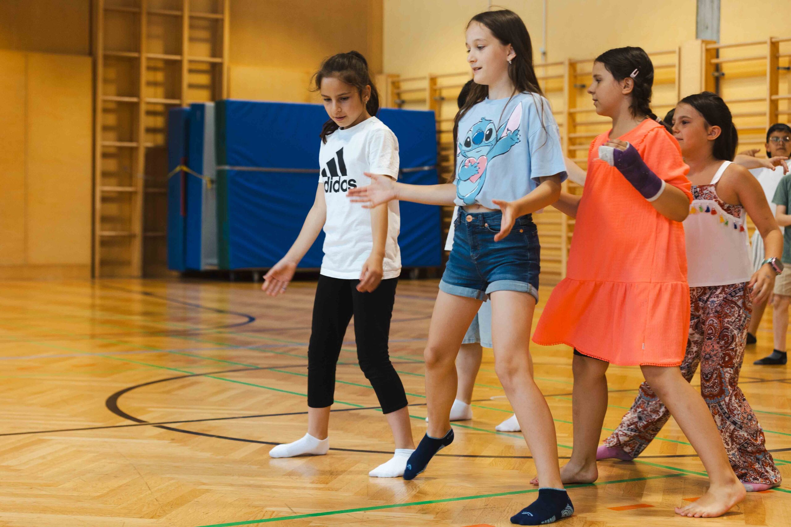 Jugendliche entwickeln eine Choreografie